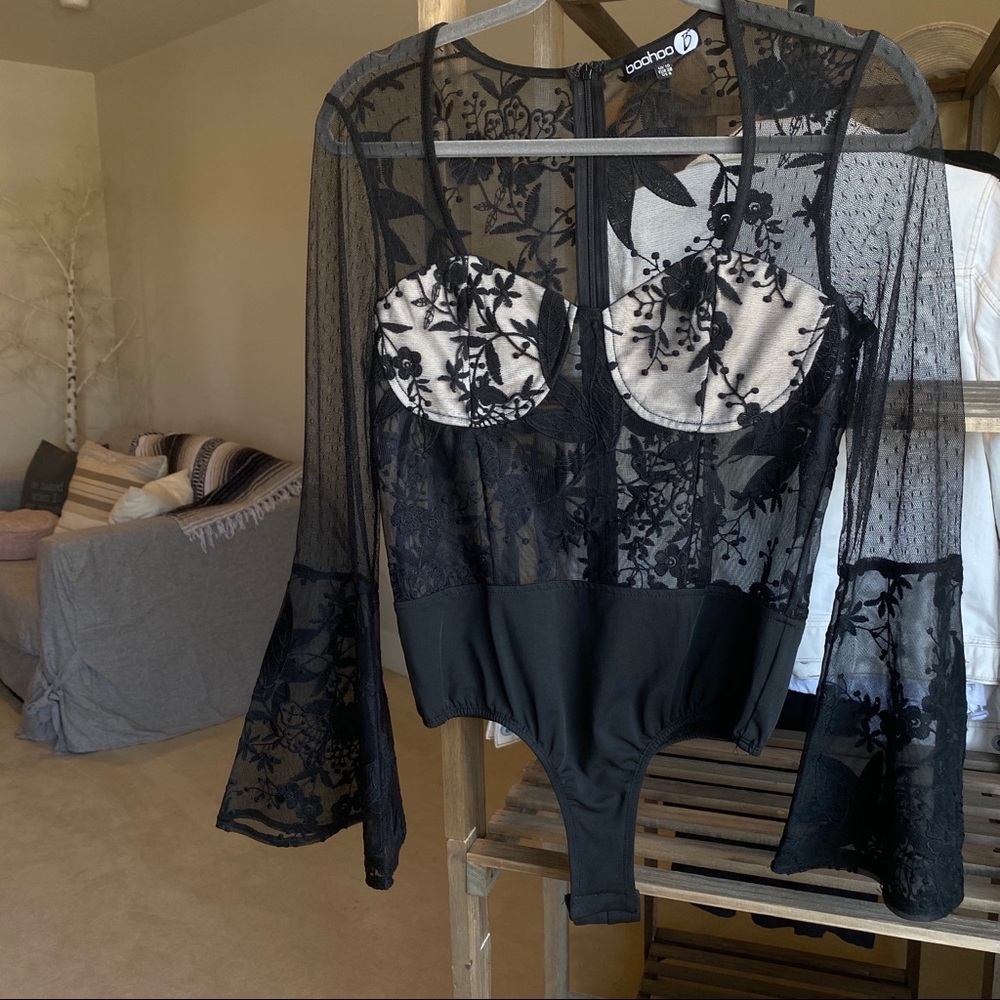 Boohoo black lace bell sleeve embroidered leotard